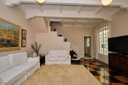 Casa à venda com 221m², 4 quartos e 3 vagas