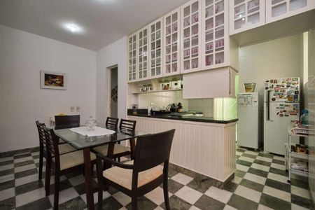 Casa à venda com 221m², 4 quartos e 3 vagas