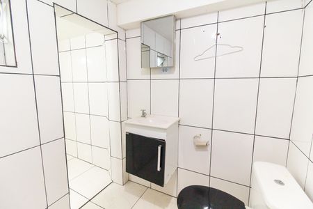 Banheiro de casa para alugar com 1 quarto, 50m² em Vila Santa Teresinha, São Paulo