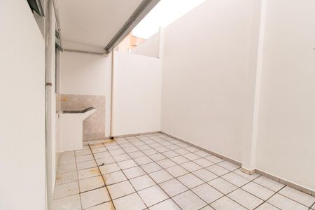 Casa para alugar com 43m², 2 quartos e 1 vagaÁrea de Serviço