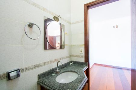 Casa para alugar com 284m², 3 quartos e 7 vagasBanheiro do quarto 1