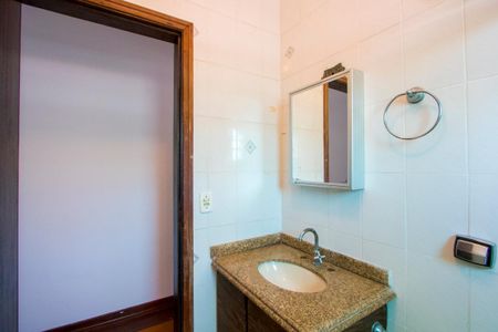 Casa para alugar com 284m², 3 quartos e 7 vagasBanheiro social