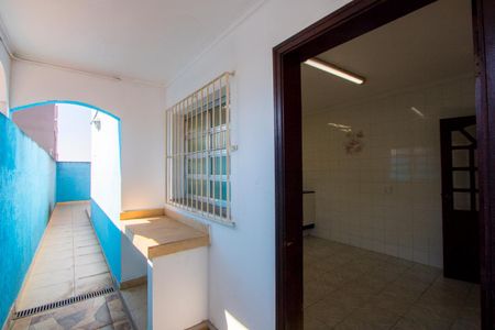Casa para alugar com 284m², 3 quartos e 7 vagasCorredor externo