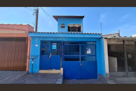 Casa para alugar com 284m², 3 quartos e 7 vagasFachada