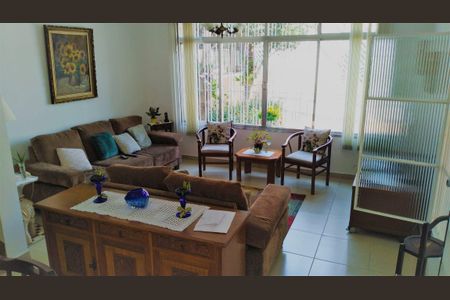 Casa à venda com 264m², 4 quartos e 4 vagas