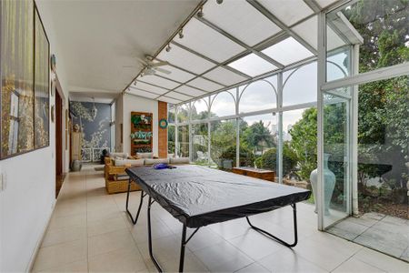 Casa à venda com 4 quartos, 600m² em Chácara Monte Alegre, São Paulo