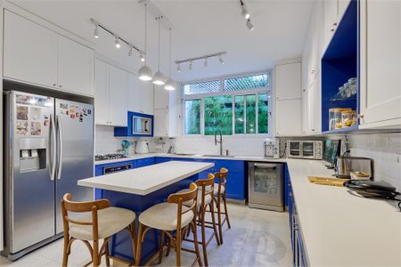 Casa à venda com 4 quartos, 600m² em Chácara Monte Alegre, São Paulo