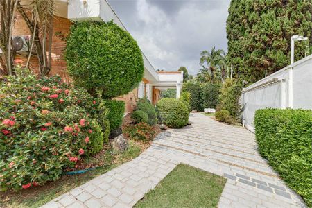 Casa à venda com 4 quartos, 600m² em Chácara Monte Alegre, São Paulo