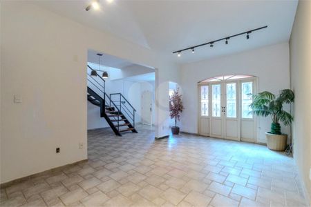 Casa à venda com 3 quartos, 263m² em Brooklin, São Paulo