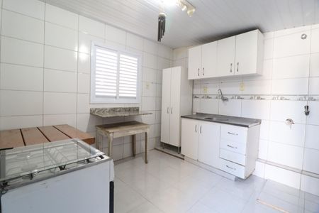 Casa para alugar com 100m², 2 quartos e 2 vagasCozinha