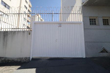 Casa para alugar com 100m², 2 quartos e 2 vagasFachada