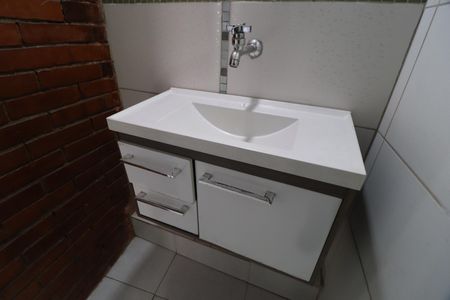 Casa para alugar com 100m², 2 quartos e 2 vagasBanheiro Social