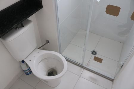 Banheiro de apartamento para alugar com 1 quarto, 25m² em Parque Industrial Tomas Edson, São Paulo