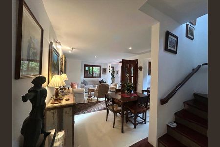 Casa de Condomínio à venda com 5 quartos, 117m² em Vila Elvira, São Paulo
