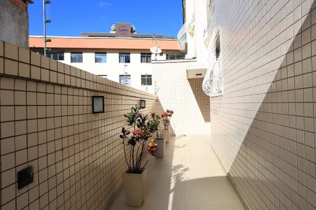 Apartamento à venda com 70m², 2 quartos e 2 vagasEntrada