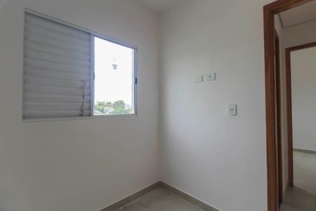 Quarto 1 de apartamento para alugar com 2 quartos, 48m² em Jardim Caguassu, São Paulo