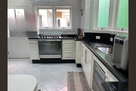 Casa à venda com 300m², 3 quartos e 2 vagas