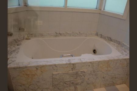 Casa à venda com 300m², 3 quartos e 2 vagas