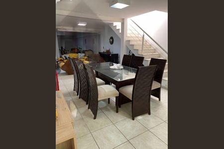 Casa à venda com 300m², 3 quartos e 2 vagas