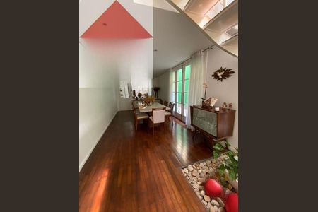 Casa à venda com 300m², 3 quartos e 2 vagas