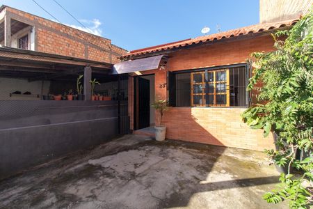 Casa à venda com 70m², 2 quartos e 2 vagasFachada