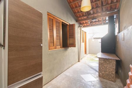 Casa à venda com 70m², 2 quartos e 2 vagasQuintal