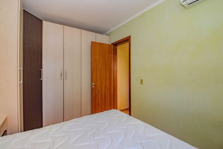 Quarto 2 de apartamento para alugar com 2 quartos, 63m² em Jardim Carvalho, Porto Alegre