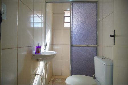 Banheiro de kitnet/studio para alugar com 1 quarto, 24m² em Centro, São Leopoldo