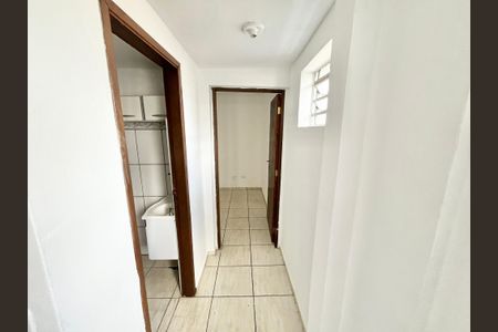 Corredor de casa de condomínio para alugar com 1 quarto, 40m² em Vila Espanhola, São Paulo