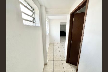 Corredor de casa de condomínio para alugar com 1 quarto, 40m² em Vila Espanhola, São Paulo