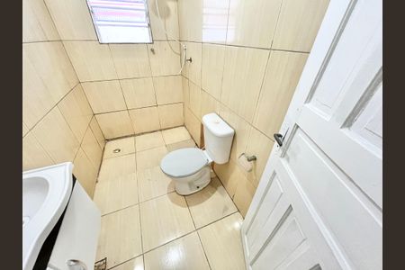 Banheiro de casa de condomínio para alugar com 1 quarto, 40m² em Vila Espanhola, São Paulo