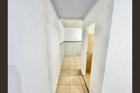 Corredor de casa de condomínio para alugar com 1 quarto, 40m² em Vila Espanhola, São Paulo
