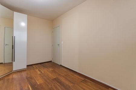Quarto 1 de apartamento para alugar com 2 quartos, 58m² em Vila Jardim, Porto Alegre