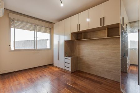 Quarto 1 de apartamento para alugar com 2 quartos, 58m² em Vila Jardim, Porto Alegre