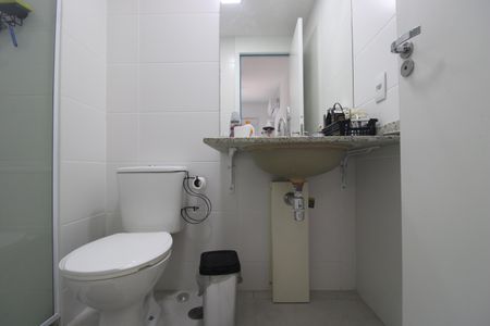 Apartamento para alugar com 65m², 2 quartos e sem vagaBanheiro da suíte