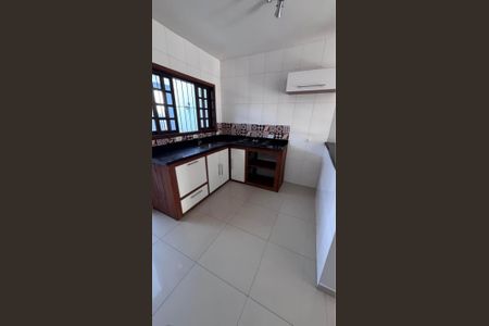 Casa para alugar com 100m², 2 quartos e 2 vagasCozinha