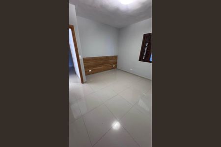Quarto de casa para alugar com 2 quartos, 100m² em Jardim Silvia, Embu das Artes