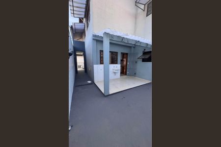 Casa para alugar com 100m², 2 quartos e 2 vagasÁrea externa