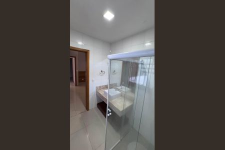 Casa para alugar com 100m², 2 quartos e 2 vagasBanheiro