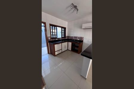 Casa para alugar com 100m², 2 quartos e 2 vagasCozinha