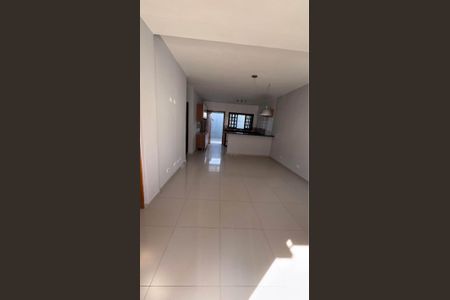 Sala de casa para alugar com 2 quartos, 100m² em Jardim Silvia, Embu das Artes