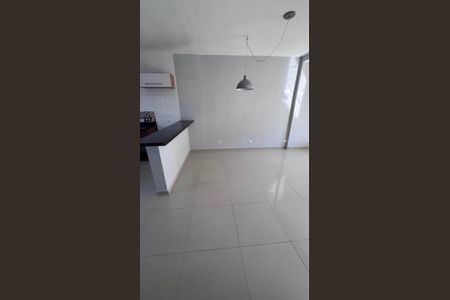 Casa para alugar com 100m², 2 quartos e 2 vagasSala