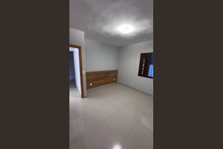 Quarto de casa para alugar com 2 quartos, 100m² em Jardim Silvia, Embu das Artes