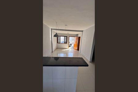 Sala de casa para alugar com 2 quartos, 100m² em Jardim Silvia, Embu das Artes