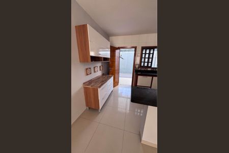 Casa para alugar com 100m², 2 quartos e 2 vagasCozinha