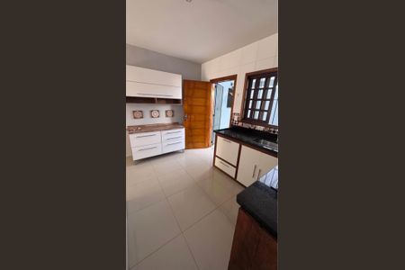 Casa para alugar com 100m², 2 quartos e 2 vagasCozinha