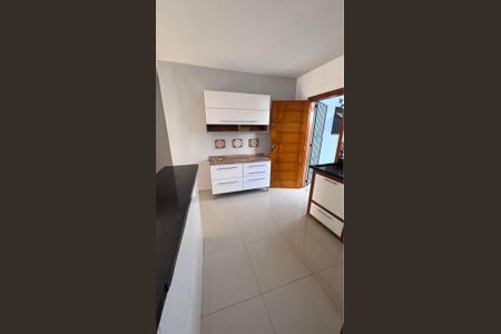 Casa para alugar com 100m², 2 quartos e 2 vagasCozinha