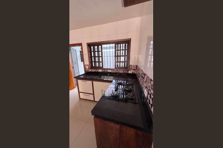 Casa para alugar com 100m², 2 quartos e 2 vagasCozinha