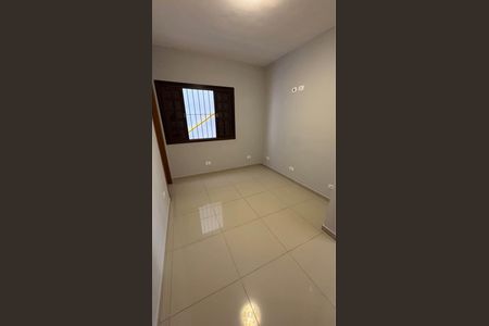 Quarto de casa para alugar com 2 quartos, 100m² em Jardim Silvia, Embu das Artes