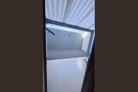 Casa para alugar com 100m², 2 quartos e 2 vagasÁrea externa